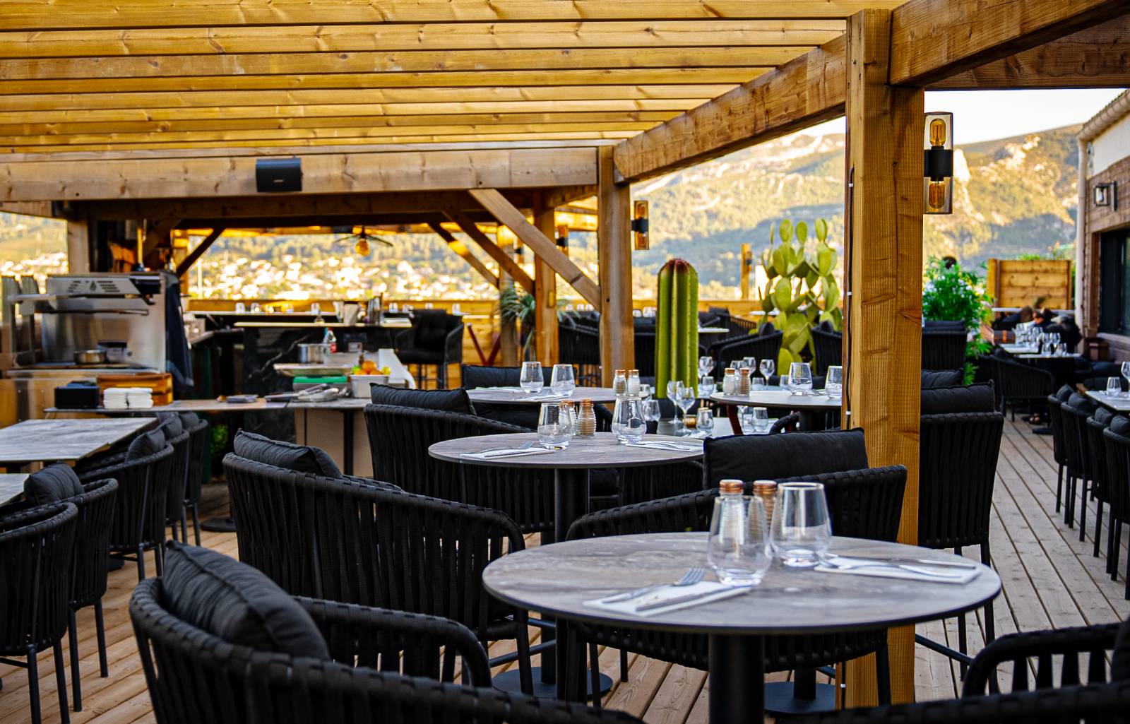 Réserver un restaurant bar pour un anniversaire avec une magnifique vue sur Marseille